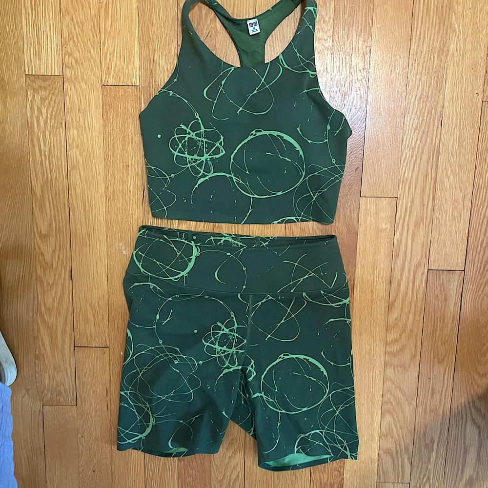 Cute green Uniqlo workout set NWOT